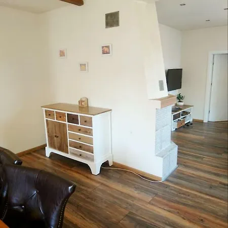 *gorgeous 2 Bd House Floor* Beautiful Garden* Апартаменты Варна