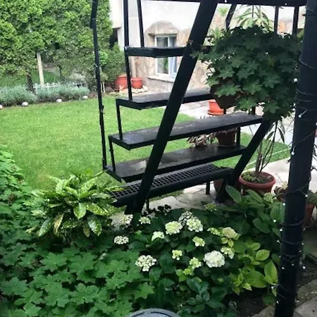 *gorgeous 2 Bd House Floor* Beautiful Garden* * Варна