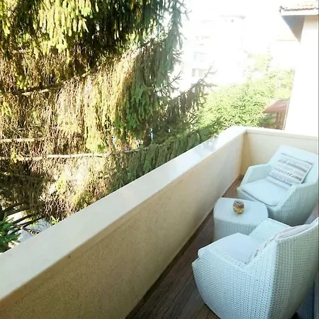 Апартаменты *gorgeous 2 Bd House Floor* Beautiful Garden* Варна