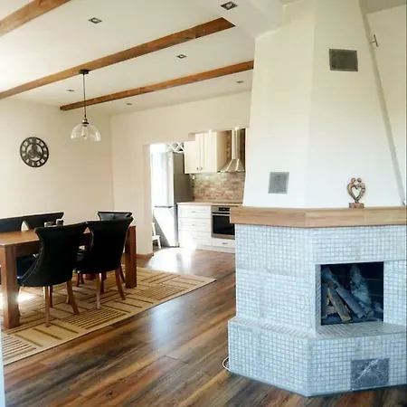 *gorgeous 2 Bd House Floor* Beautiful Garden* Апартаменты Варна