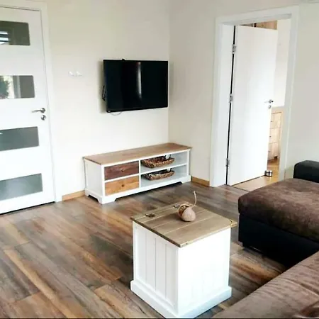 *gorgeous 2 Bd House Floor* Beautiful Garden* *