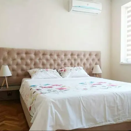 *gorgeous 2 Bd House Floor* Beautiful Garden* Варна