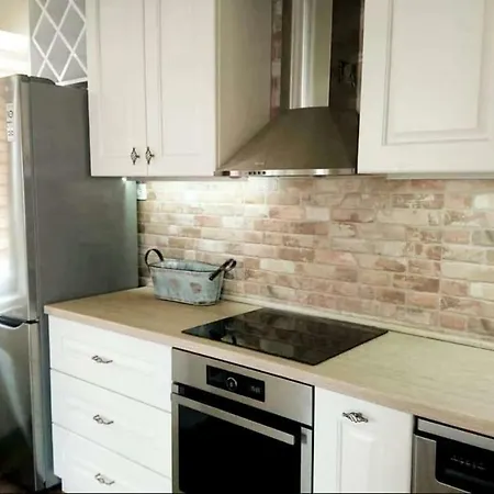 *gorgeous 2 Bd House Floor* Beautiful Garden* *