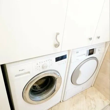 *gorgeous 2 Bd House Floor* Beautiful Garden* Apartamento *