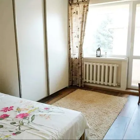 *gorgeous 2 Bd House Floor* Beautiful Garden*